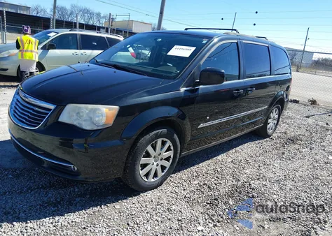 2015 Chrysler Town & Country Touring z USA, uszkodzony, nr VIN 2C4RC1BG9FR515141